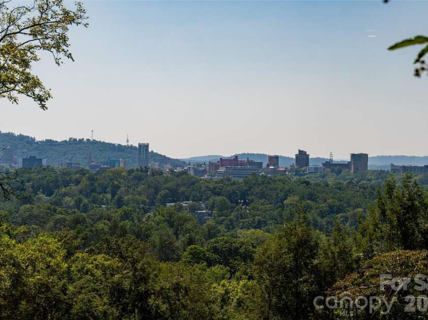 35 Elias Place, Asheville, NC 28804.  MLS# CAR4423637, YatesRealty ID 50347. 