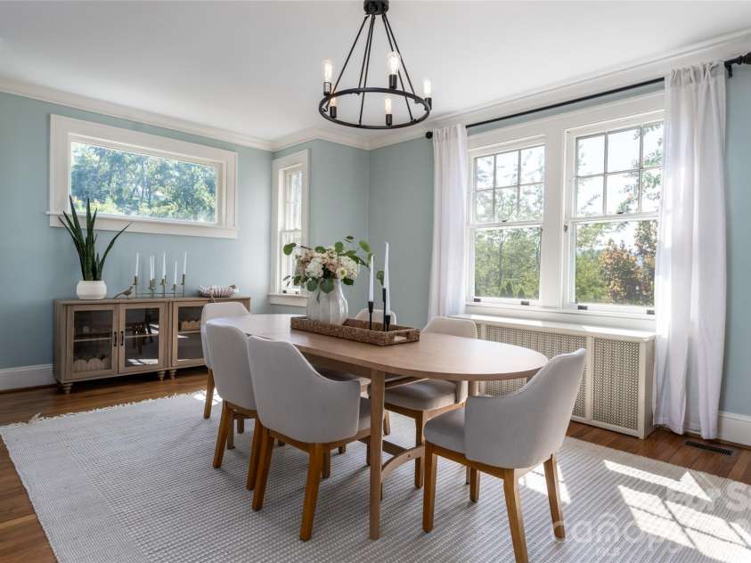 35 Elias Place, Asheville, NC 28804.  MLS# CAR4423637, YatesRealty ID 50347. The light filled dining room flows into the kitchen seamlessly.
