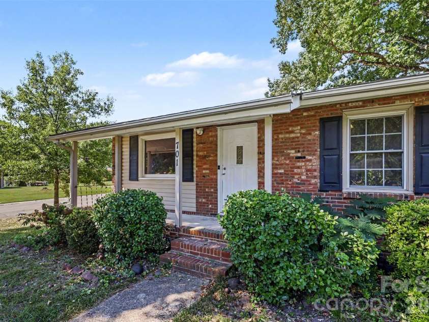 701 Bilmark Avenue, Charlotte, NC 28213.  MLS# CAR4421926, YatesRealty ID 50349. 