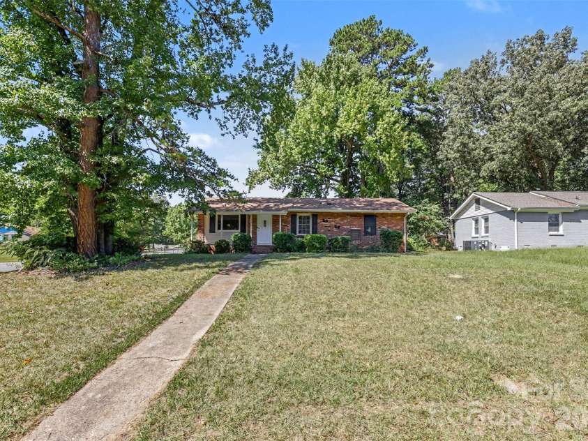 701 Bilmark Avenue, Charlotte, NC 28213.  MLS# CAR4421926, YatesRealty ID 50349. 