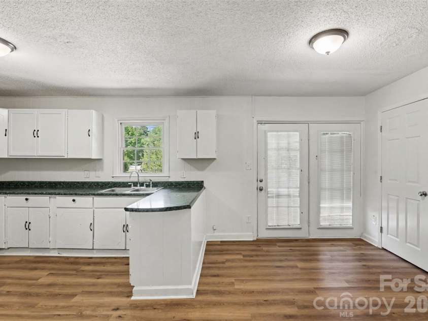 701 Bilmark Avenue, Charlotte, NC 28213.  MLS# CAR4421926, YatesRealty ID 50349. 