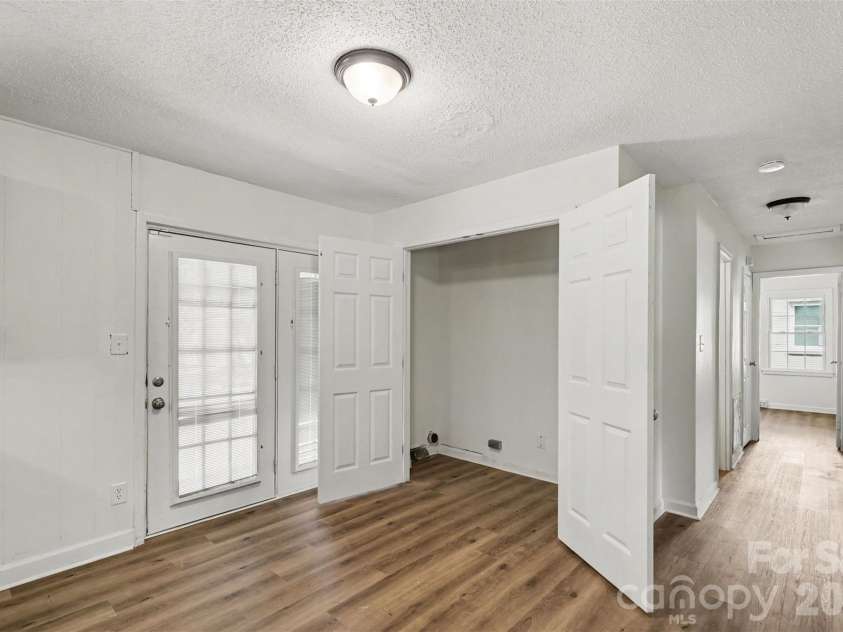 701 Bilmark Avenue, Charlotte, NC 28213.  MLS# CAR4421926, YatesRealty ID 50349. 