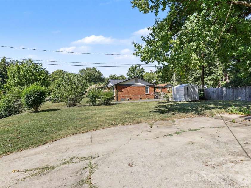 701 Bilmark Avenue, Charlotte, NC 28213.  MLS# CAR4421926, YatesRealty ID 50349. 