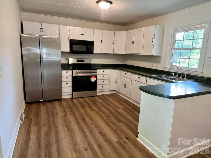 701 Bilmark Avenue, Charlotte, NC 28213.  MLS# CAR4421926, YatesRealty ID 50349. 