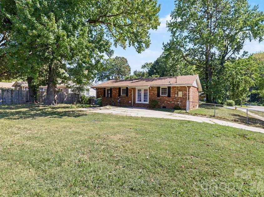 701 Bilmark Avenue, Charlotte, NC 28213.  MLS# CAR4421926, YatesRealty ID 50349. Back entrance