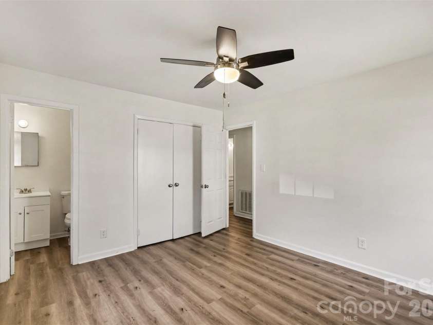 701 Bilmark Avenue, Charlotte, NC 28213.  MLS# CAR4421926, YatesRealty ID 50349. Primary Bedroom