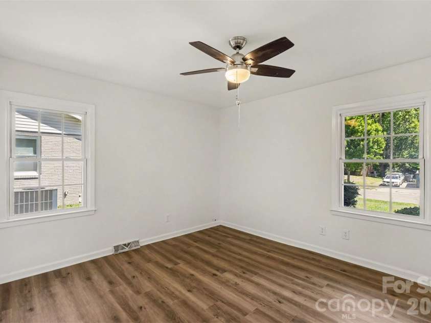 701 Bilmark Avenue, Charlotte, NC 28213.  MLS# CAR4421926, YatesRealty ID 50349. Primary Bedroom