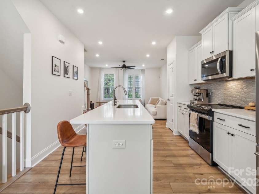 330 Simeon Drive, Charlotte, NC 28208.  MLS# CAR4212224, YatesRealty ID 5035. 