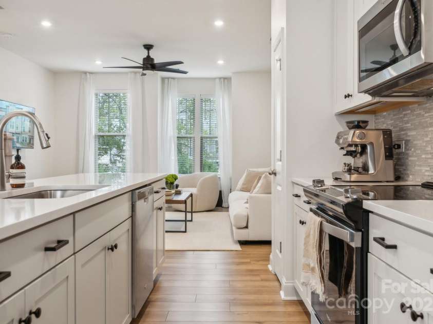 330 Simeon Drive, Charlotte, NC 28208.  MLS# CAR4212224, YatesRealty ID 5035. 