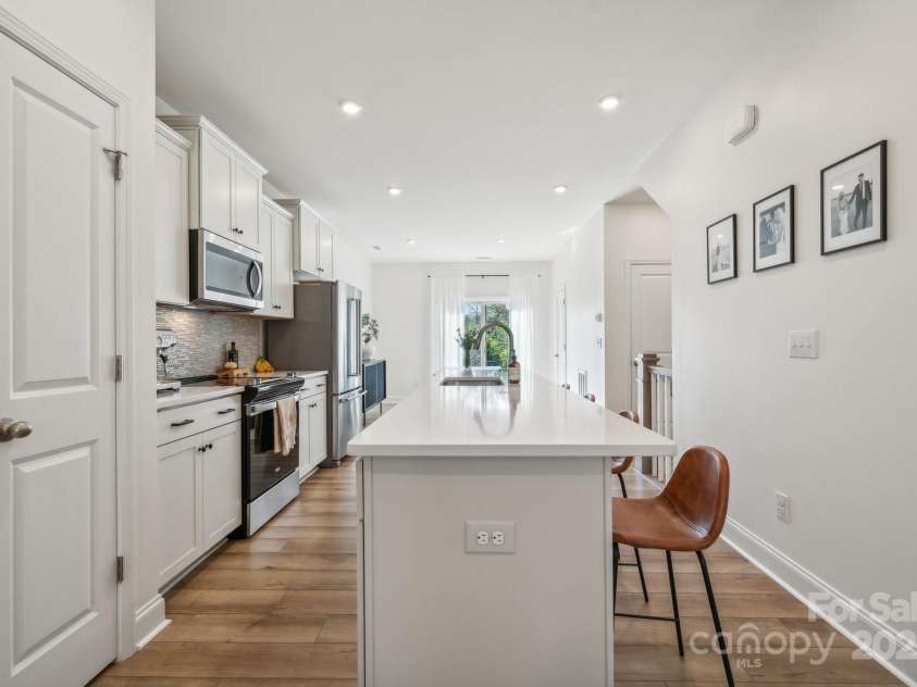 330 Simeon Drive, Charlotte, NC 28208.  MLS# CAR4212224, YatesRealty ID 5035. 