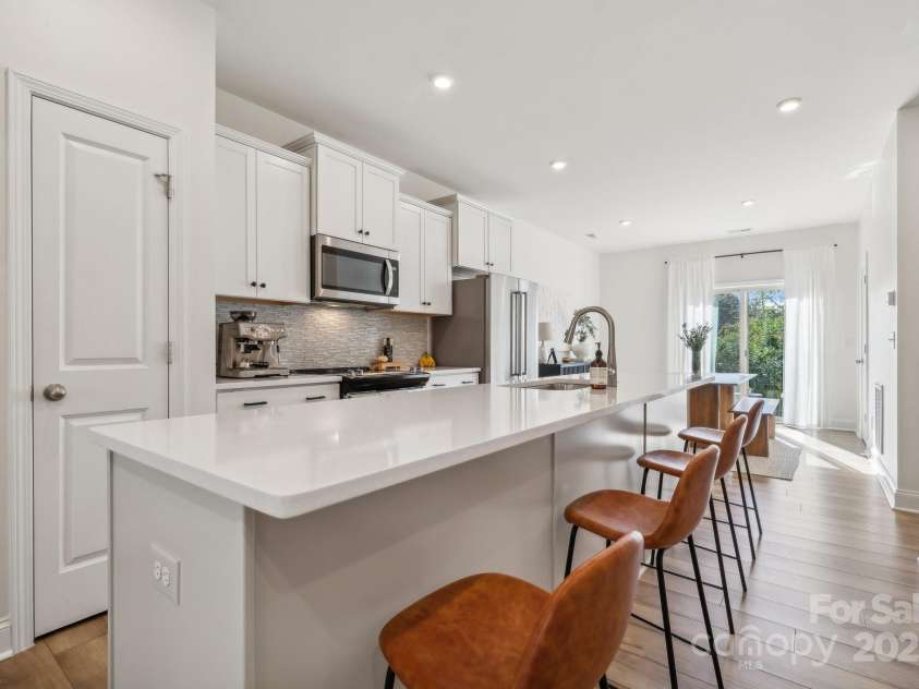 330 Simeon Drive, Charlotte, NC 28208.  MLS# CAR4212224, YatesRealty ID 5035. 