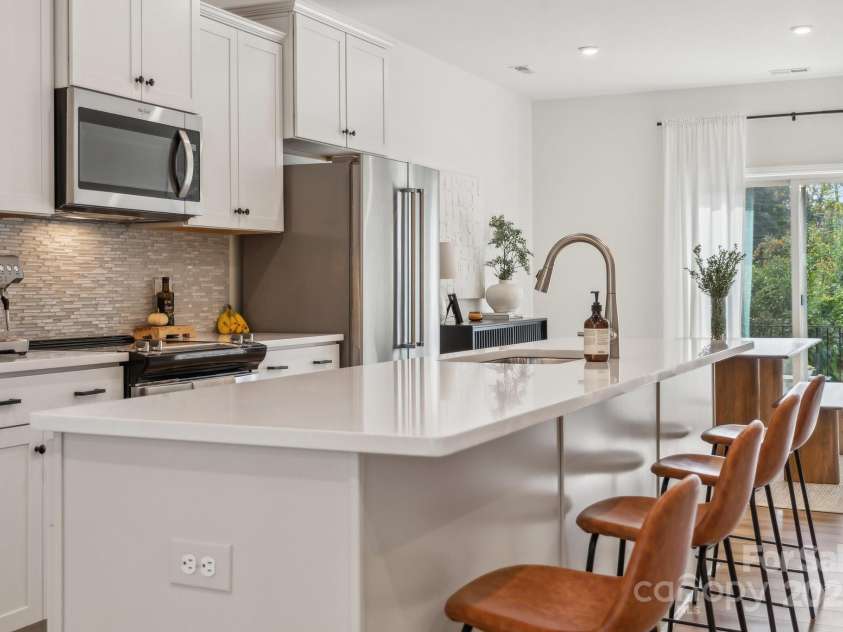 330 Simeon Drive, Charlotte, NC 28208.  MLS# CAR4212224, YatesRealty ID 5035. 