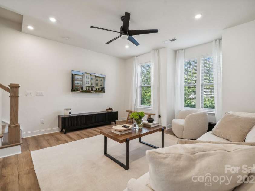 330 Simeon Drive, Charlotte, NC 28208.  MLS# CAR4212224, YatesRealty ID 5035. 