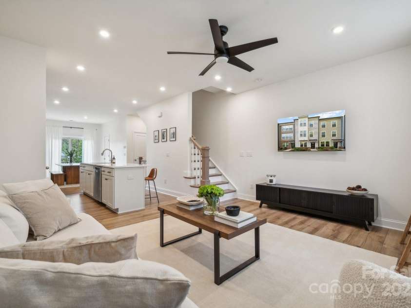 330 Simeon Drive, Charlotte, NC 28208.  MLS# CAR4212224, YatesRealty ID 5035. 