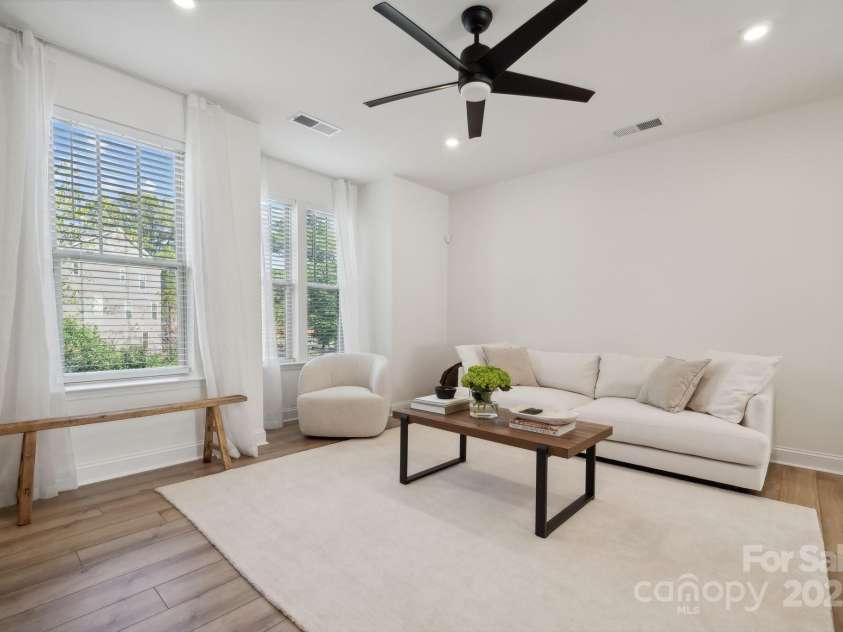 330 Simeon Drive, Charlotte, NC 28208.  MLS# CAR4212224, YatesRealty ID 5035. 