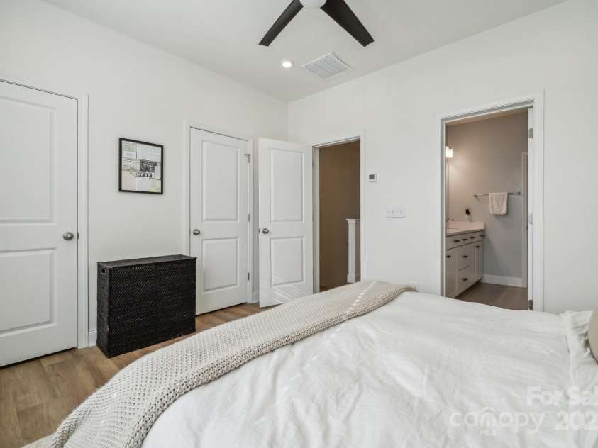 330 Simeon Drive, Charlotte, NC 28208.  MLS# CAR4212224, YatesRealty ID 5035. 