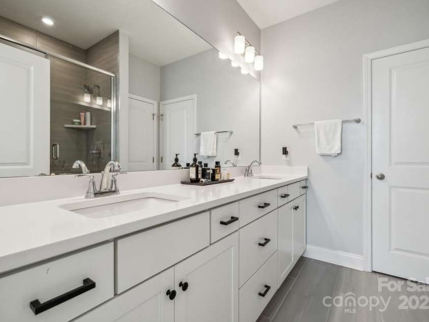 330 Simeon Drive, Charlotte, NC 28208.  MLS# CAR4212224, YatesRealty ID 5035. 