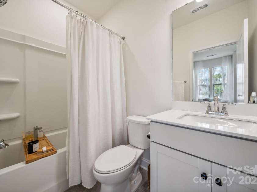 330 Simeon Drive, Charlotte, NC 28208.  MLS# CAR4212224, YatesRealty ID 5035. 