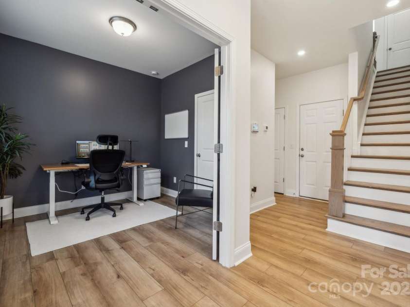 330 Simeon Drive, Charlotte, NC 28208.  MLS# CAR4212224, YatesRealty ID 5035. 