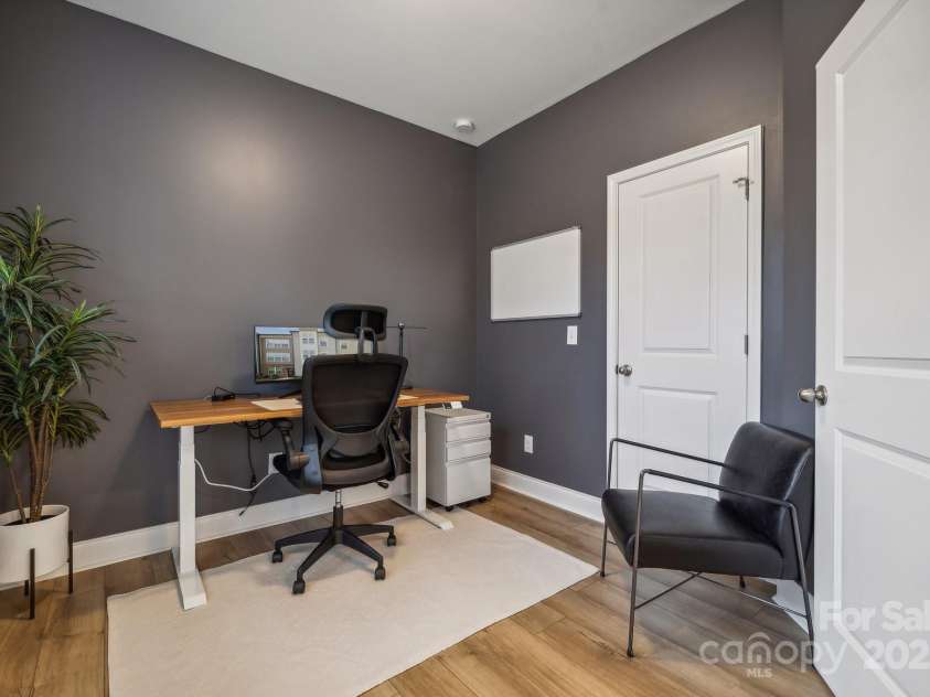 330 Simeon Drive, Charlotte, NC 28208.  MLS# CAR4212224, YatesRealty ID 5035. 