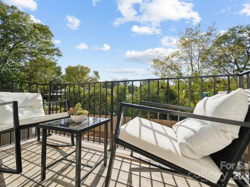 330 Simeon Drive, Charlotte, NC 28208.  MLS# CAR4212224, YatesRealty ID 5035. 