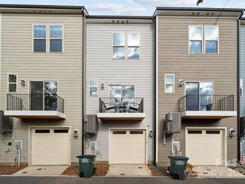 330 Simeon Drive, Charlotte, NC 28208.  MLS# CAR4212224, YatesRealty ID 5035. 