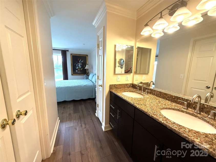 930 Jetton Street, Davidson, NC 28036.  MLS# CAR4309851, YatesRealty ID 5035. Primary bath