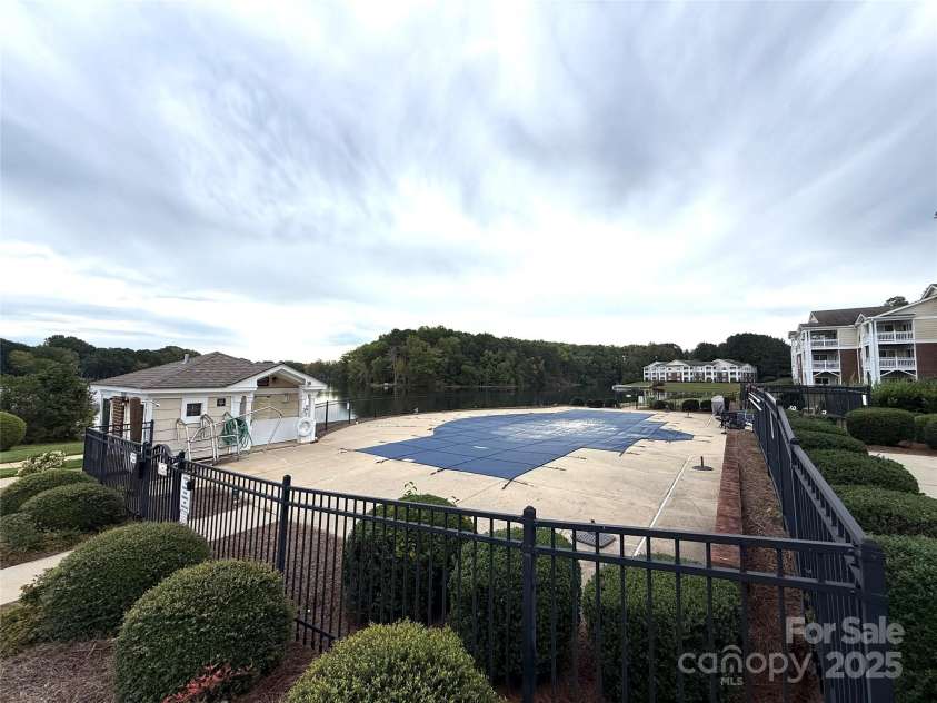 930 Jetton Street, Davidson, NC 28036.  MLS# CAR4309851, YatesRealty ID 5035. Short walk to the pool