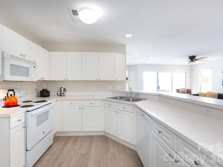 930 Jetton Street, Davidson, NC 28036.  MLS# CAR4376314, YatesRealty ID 5035. 