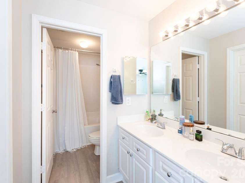 930 Jetton Street, Davidson, NC 28036.  MLS# CAR4376314, YatesRealty ID 5035. 