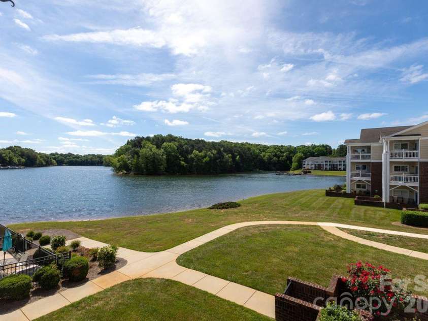 930 Jetton Street, Davidson, NC 28036.  MLS# CAR4376314, YatesRealty ID 5035. 