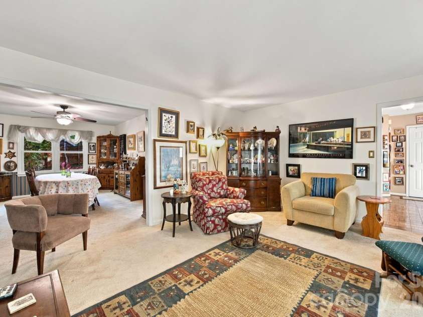 6134 Hickory Forest Drive, Charlotte, NC 28277.  MLS# CAR4420216, YatesRealty ID 50351. 