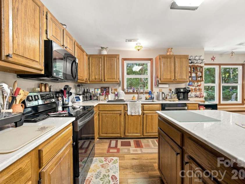 6134 Hickory Forest Drive, Charlotte, NC 28277.  MLS# CAR4420216, YatesRealty ID 50351. 