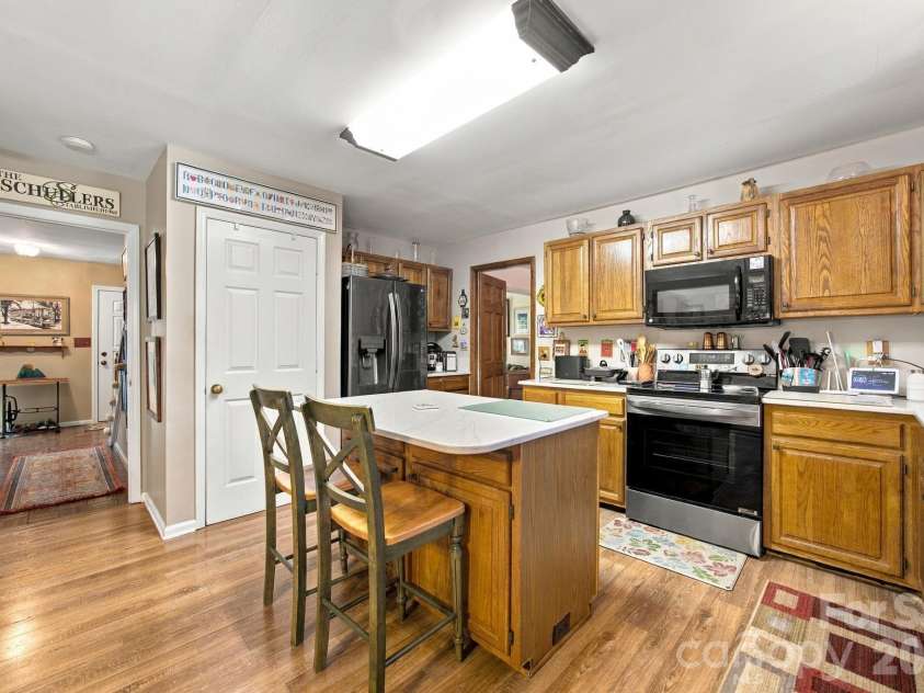 6134 Hickory Forest Drive, Charlotte, NC 28277.  MLS# CAR4420216, YatesRealty ID 50351. 