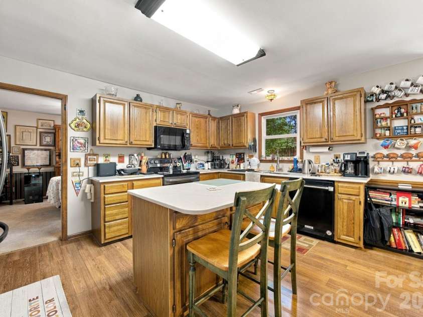 6134 Hickory Forest Drive, Charlotte, NC 28277.  MLS# CAR4420216, YatesRealty ID 50351. 