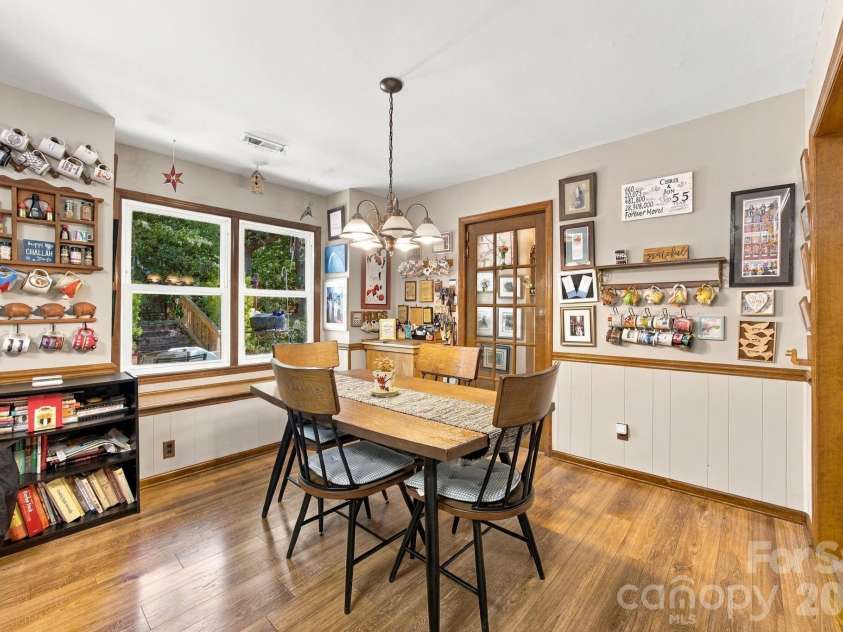 6134 Hickory Forest Drive, Charlotte, NC 28277.  MLS# CAR4420216, YatesRealty ID 50351. 