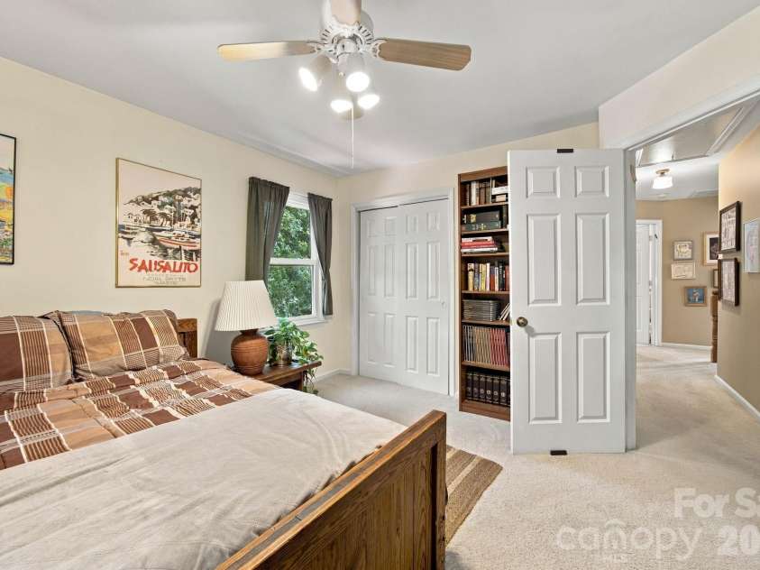 6134 Hickory Forest Drive, Charlotte, NC 28277.  MLS# CAR4420216, YatesRealty ID 50351. 