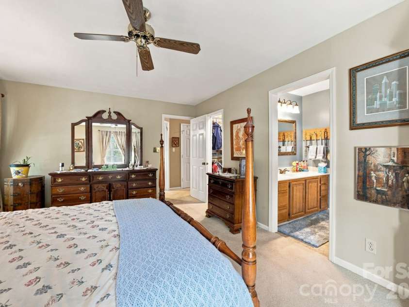 6134 Hickory Forest Drive, Charlotte, NC 28277.  MLS# CAR4420216, YatesRealty ID 50351. 