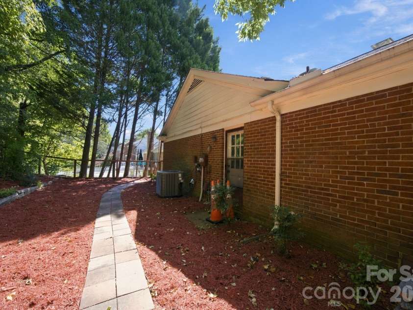 6134 Hickory Forest Drive, Charlotte, NC 28277.  MLS# CAR4420216, YatesRealty ID 50351. 