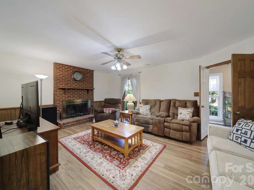 6134 Hickory Forest Drive, Charlotte, NC 28277.  MLS# CAR4430305, YatesRealty ID 50351. 
