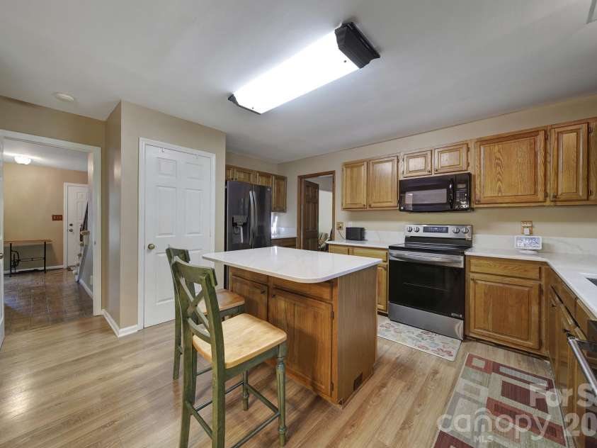 6134 Hickory Forest Drive, Charlotte, NC 28277.  MLS# CAR4430305, YatesRealty ID 50351. 