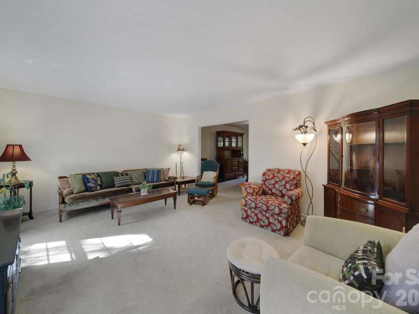 6134 Hickory Forest Drive, Charlotte, NC 28277.  MLS# CAR4430305, YatesRealty ID 50351. 