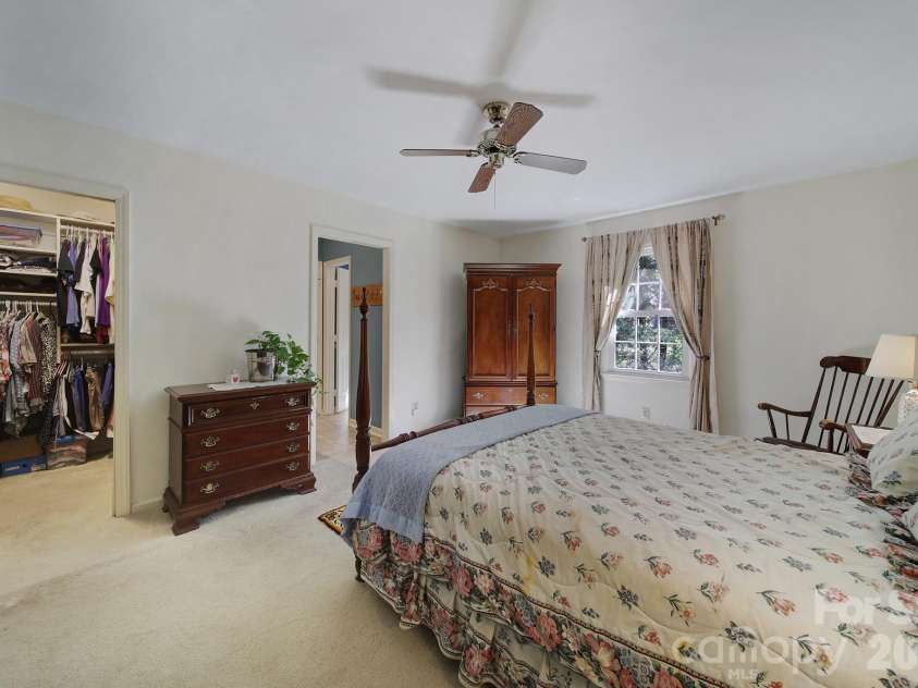 6134 Hickory Forest Drive, Charlotte, NC 28277.  MLS# CAR4430305, YatesRealty ID 50351. 