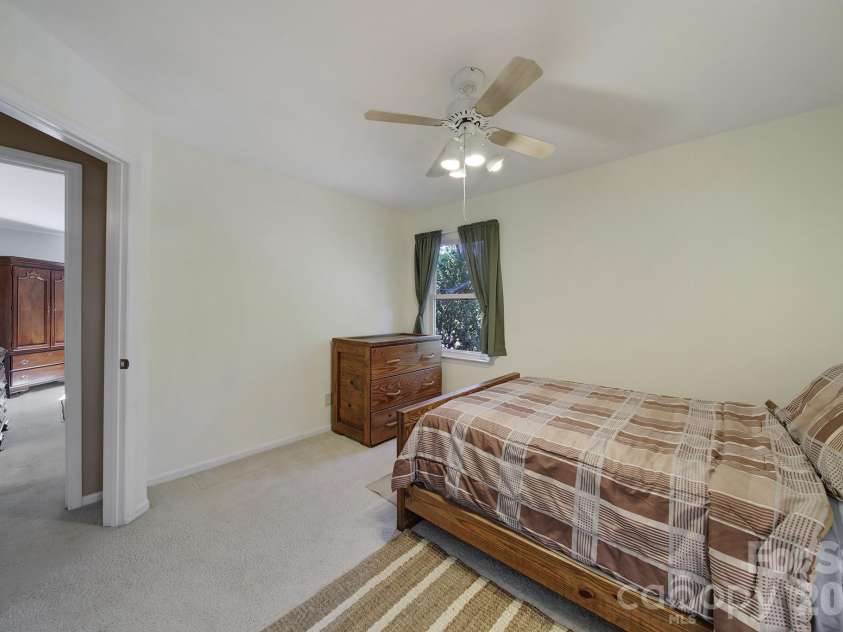 6134 Hickory Forest Drive, Charlotte, NC 28277.  MLS# CAR4430305, YatesRealty ID 50351. 