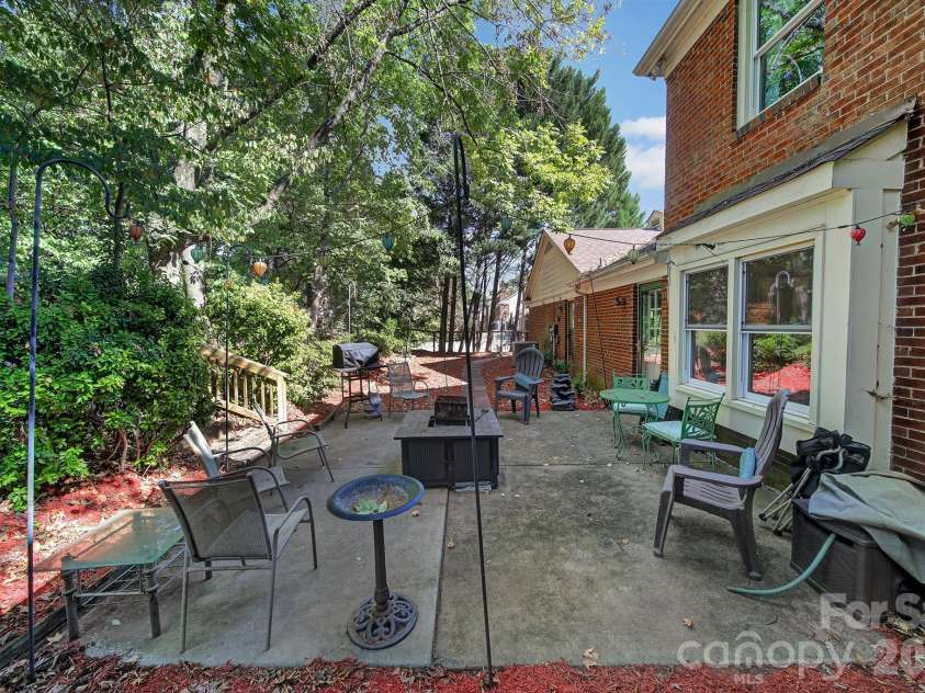 6134 Hickory Forest Drive, Charlotte, NC 28277.  MLS# CAR4430305, YatesRealty ID 50351. 