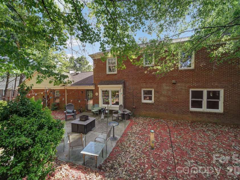 6134 Hickory Forest Drive, Charlotte, NC 28277.  MLS# CAR4430305, YatesRealty ID 50351. 