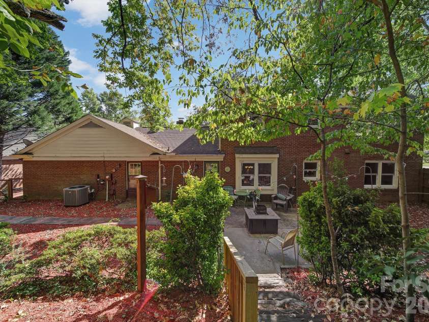 6134 Hickory Forest Drive, Charlotte, NC 28277.  MLS# CAR4430305, YatesRealty ID 50351. 