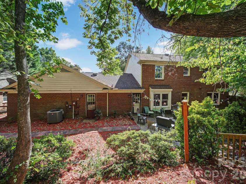 6134 Hickory Forest Drive, Charlotte, NC 28277.  MLS# CAR4430305, YatesRealty ID 50351. 