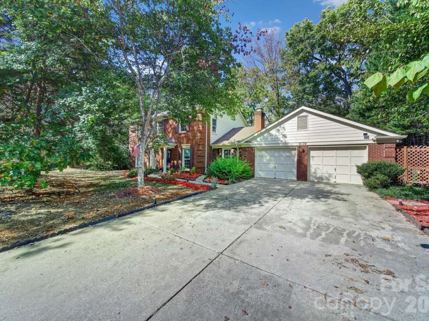 6134 Hickory Forest Drive, Charlotte, NC 28277.  MLS# CAR4430305, YatesRealty ID 50351. 