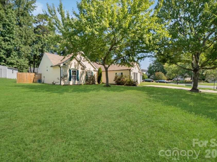 9828 Northwoods Forest Drive, Charlotte, NC 28214.  MLS# CAR4421526, YatesRealty ID 50352. 